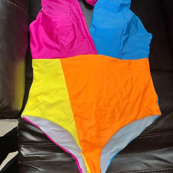 One piece crisscross multicolor swimsuit - Picture 4 of 4